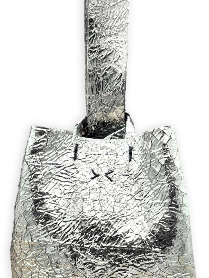 navigli taske | sølv krakeleret upcycled læder for engroshandel hos VOLTA ATELIER