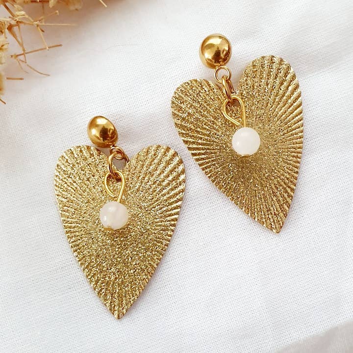 Store hjerte- og naturlige perlevedhængsøreringe for engroshandel hos SoCuteWorld