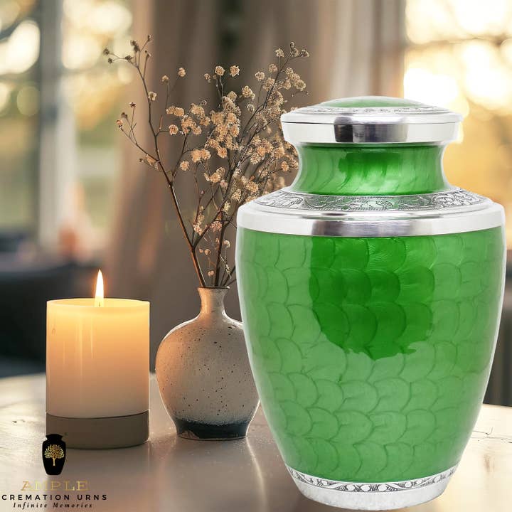 Ample Cremation Urns - Vente Urnes - Urne funéraire en laiton argenté et vert émeraude – Gravée à la main2
