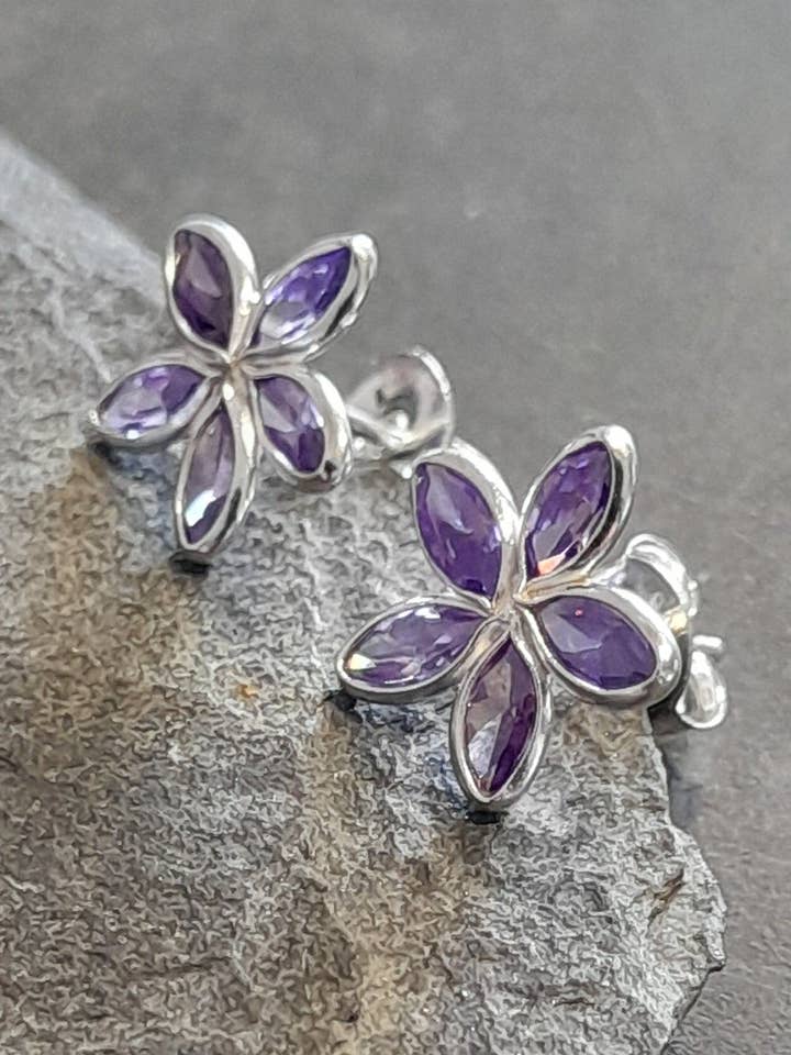 SS561B - PINO DE FLOR CZ DE 5 PÉTALAS ROXO 10MM por atacado de Bluelily925silver