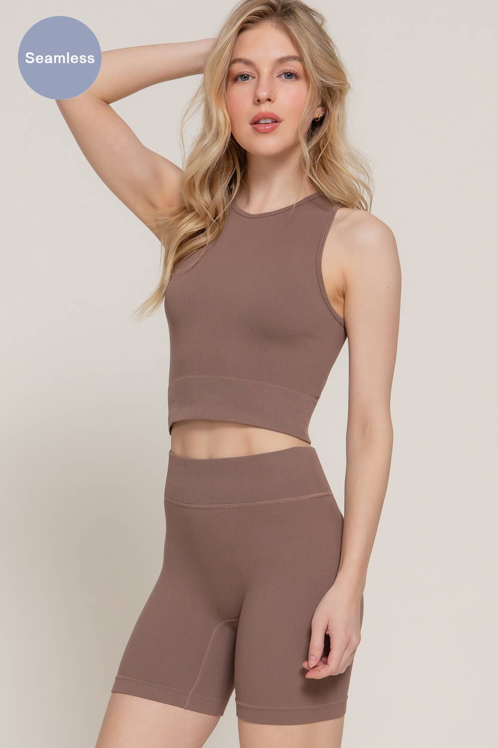 Active Basic | Active USA - Vente Ensemble de sport – femme - Ensemble sans couture top sans manches col rond et short cycliste côtelé2