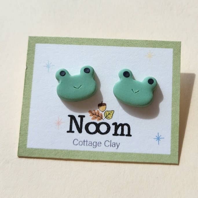 Kikker Oorbellen | Schattige Dieren Oorbellen voor wholesale door NoomCottageClay