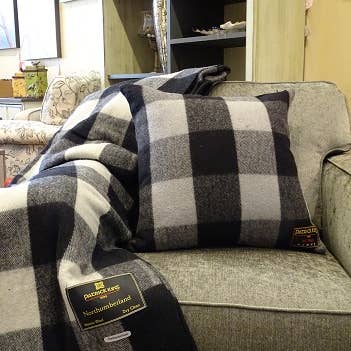 Patrick King Woollen Company - Wholesale Throw Blanket - Northumberland Deluxe Highland Blanket1