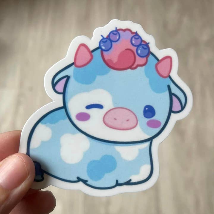 Autocollant en vinyle découpé sous pression Kawaii Blueberry Cow pour la vente par Prairie Chicken Sticker Shop & Gifts