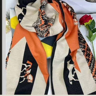 Elegant svart och orange designer halsduk för wholesale av LUV & Co.