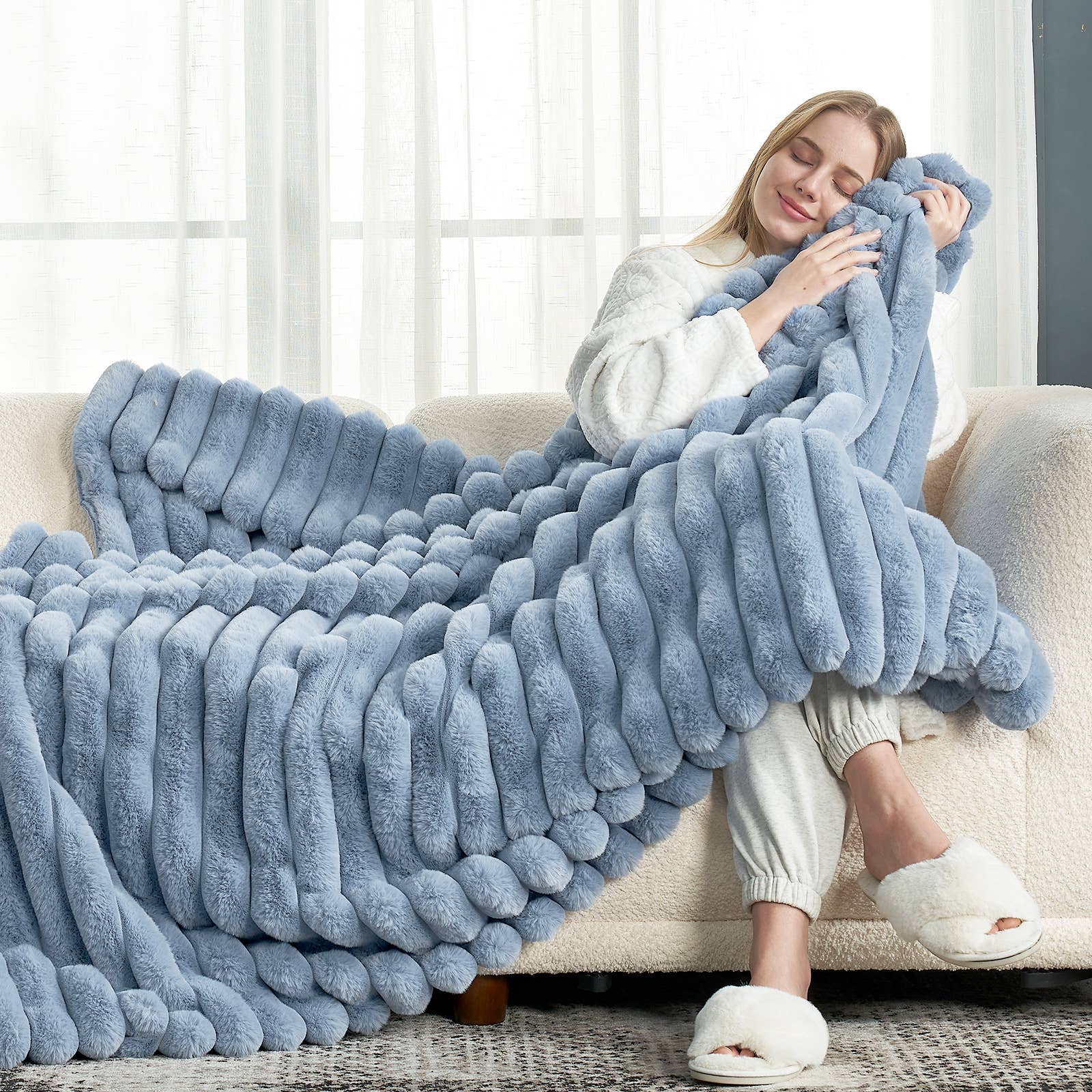 DreamValley - Wholesale Throw Blanket - CB Striped Faux Fur Warm Plush Throw Blanket10