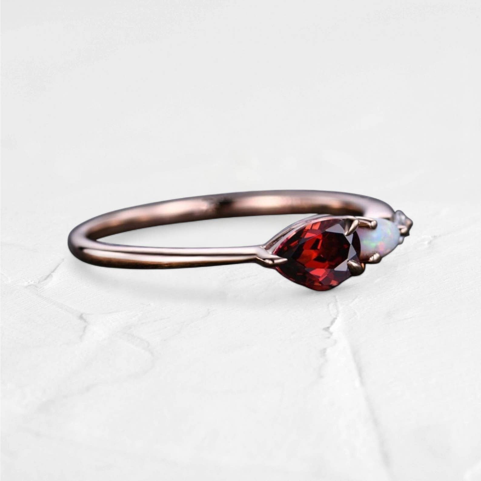 GEMPARA - Vente Bague avec plusieurs pierres - Bague trois pierres en rubis rouge, opale et moissanite en argent 9251