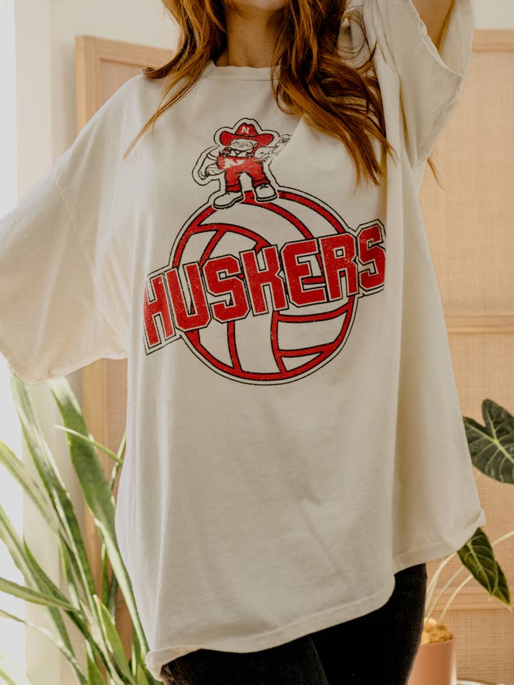LivyLu - Vente T-shirt sérigraphié – unisexe - Mascotte de volley-ball des Nebraska Huskers, tee-shirt blanc cassé3