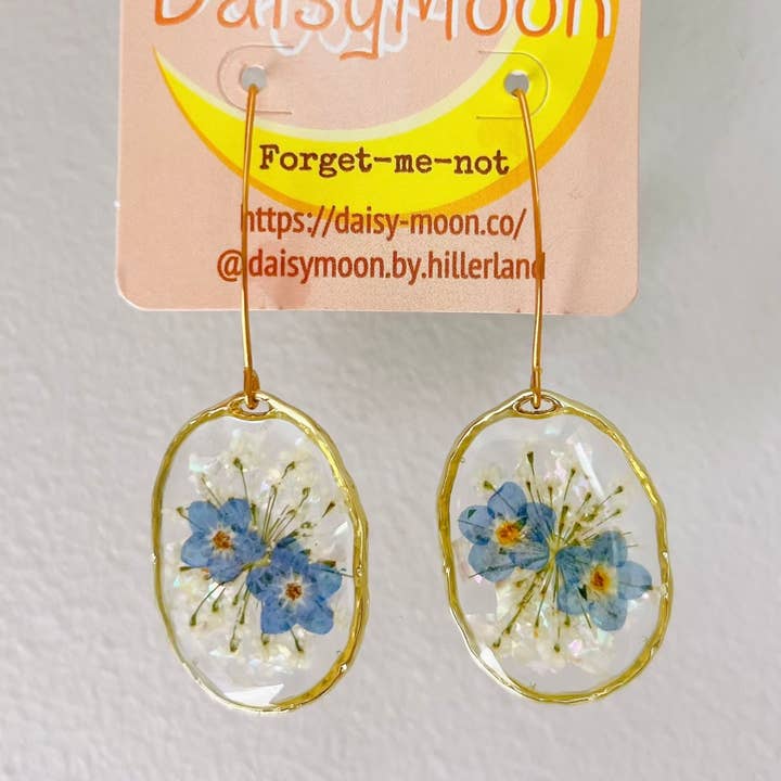 Boucles d'oreilles faites main "Ne m'oublie pas", cadeau de vacances pour amoureux de la nature pour la vente par Daisy Moon by Hillerland