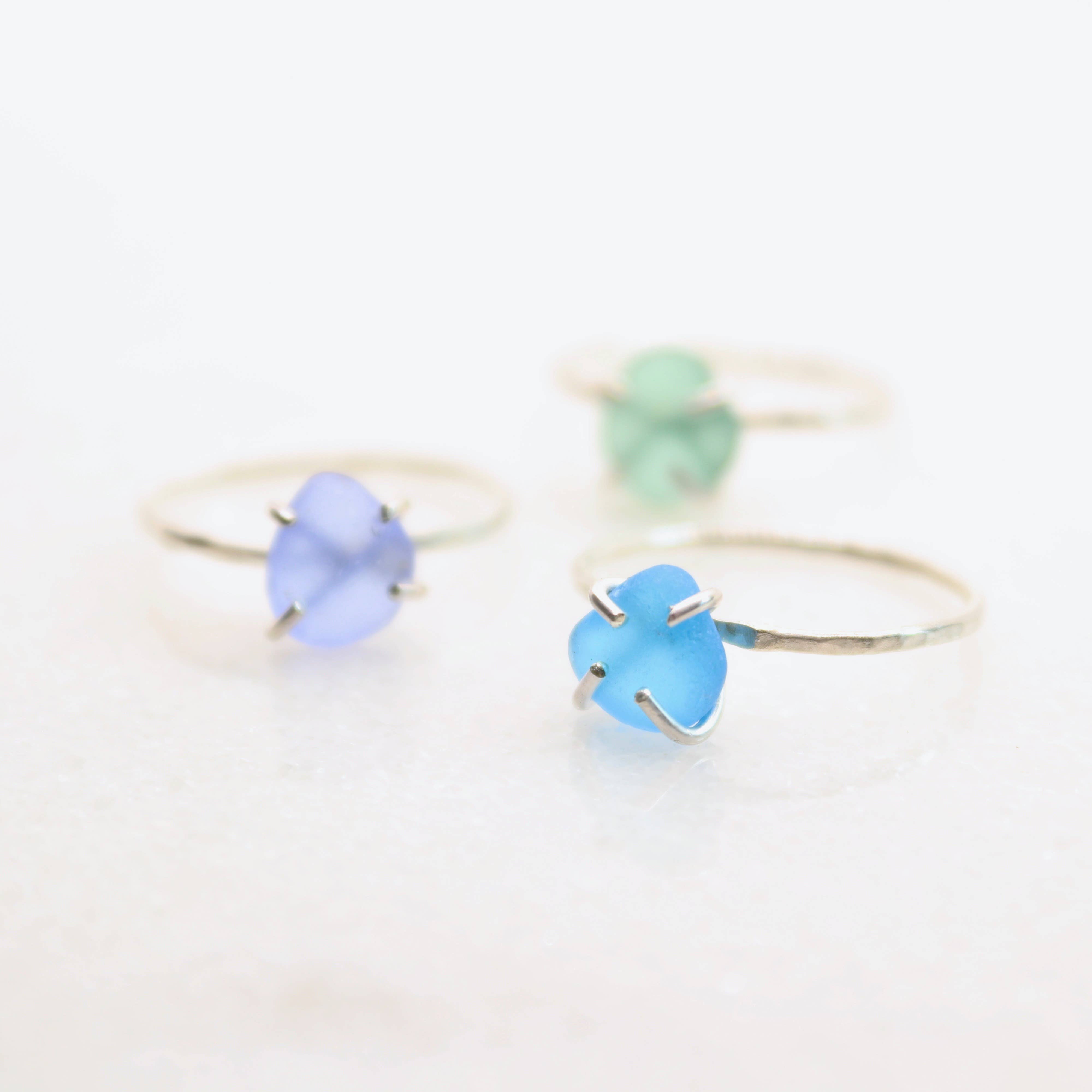 Esme – Anel de banda por atacado – Anel de empilhamento de vidro marinho em prata e ouro3