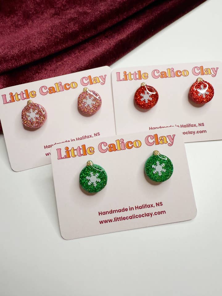 Ornament Studs | Örhängen i polymerlera för wholesale av Little Calico Clay