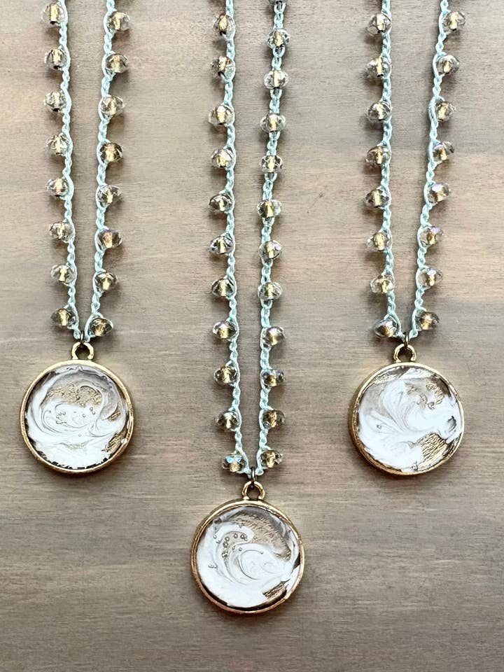 Collier Portail Nuage Doré Vaporeux avec Brin de Cristal Facetté pour la vente par Twist Style