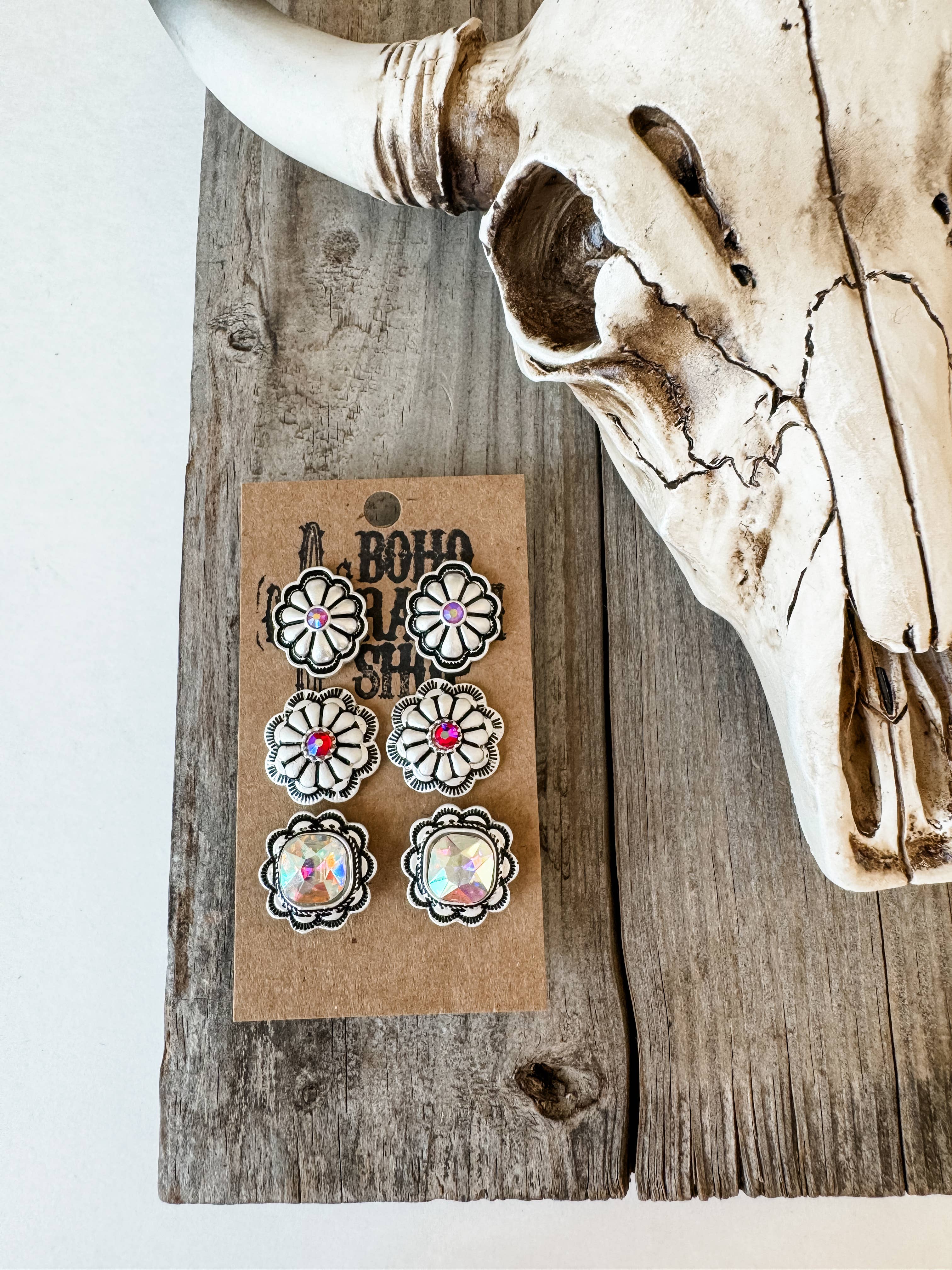 Boho Ranch Shop - Vente Parures de bijoux - Ensemble de 3 paires de boucles d'oreilles western à clous - Flower Concho3