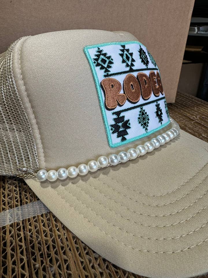 Chaîne de casquette de camionneur à perles pour la vente par Wild Junkie