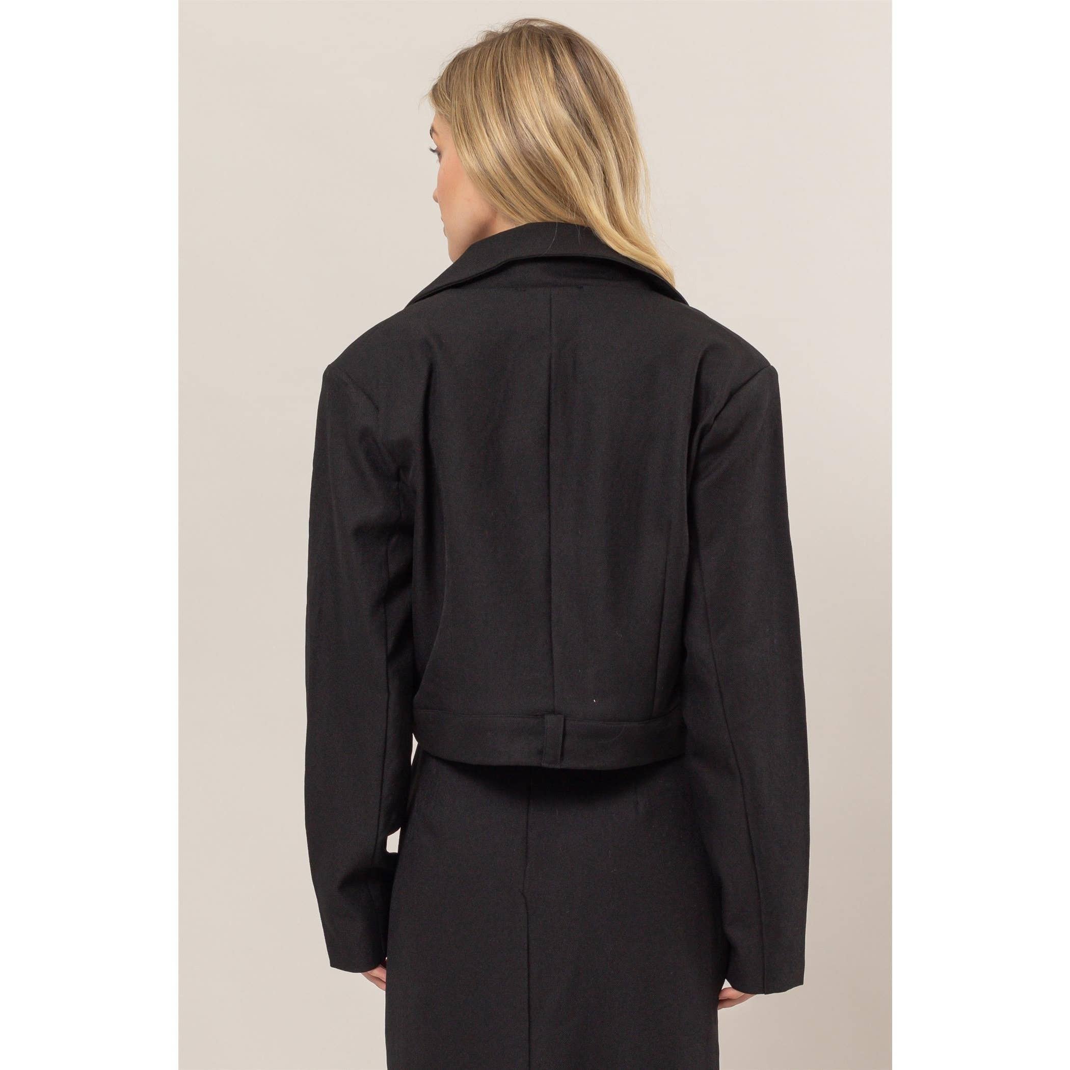 HYFVE – Großhandel Blazer – Damen – Kurz geschnittene Jacke mit Knopfband10