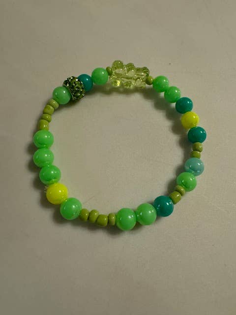 Pulseira Verde de Ursinho de Goma por atacado de Ida Gee’s Custom Jewelry & Accessories