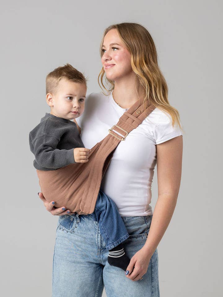 L'écharpe porte-bébé Monarch - Mocha pour la vente par Mabē Baby Carriers