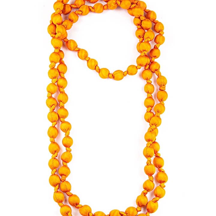 Collier en soie DOAN NODI 36 pour la vente par LOOM Fair Trade