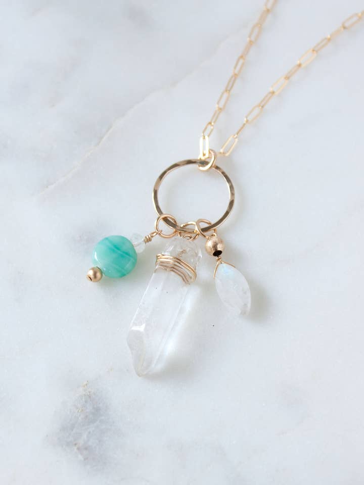 Gia Crystal Charm Halskette für den Großhandel von Pure Indigo Design