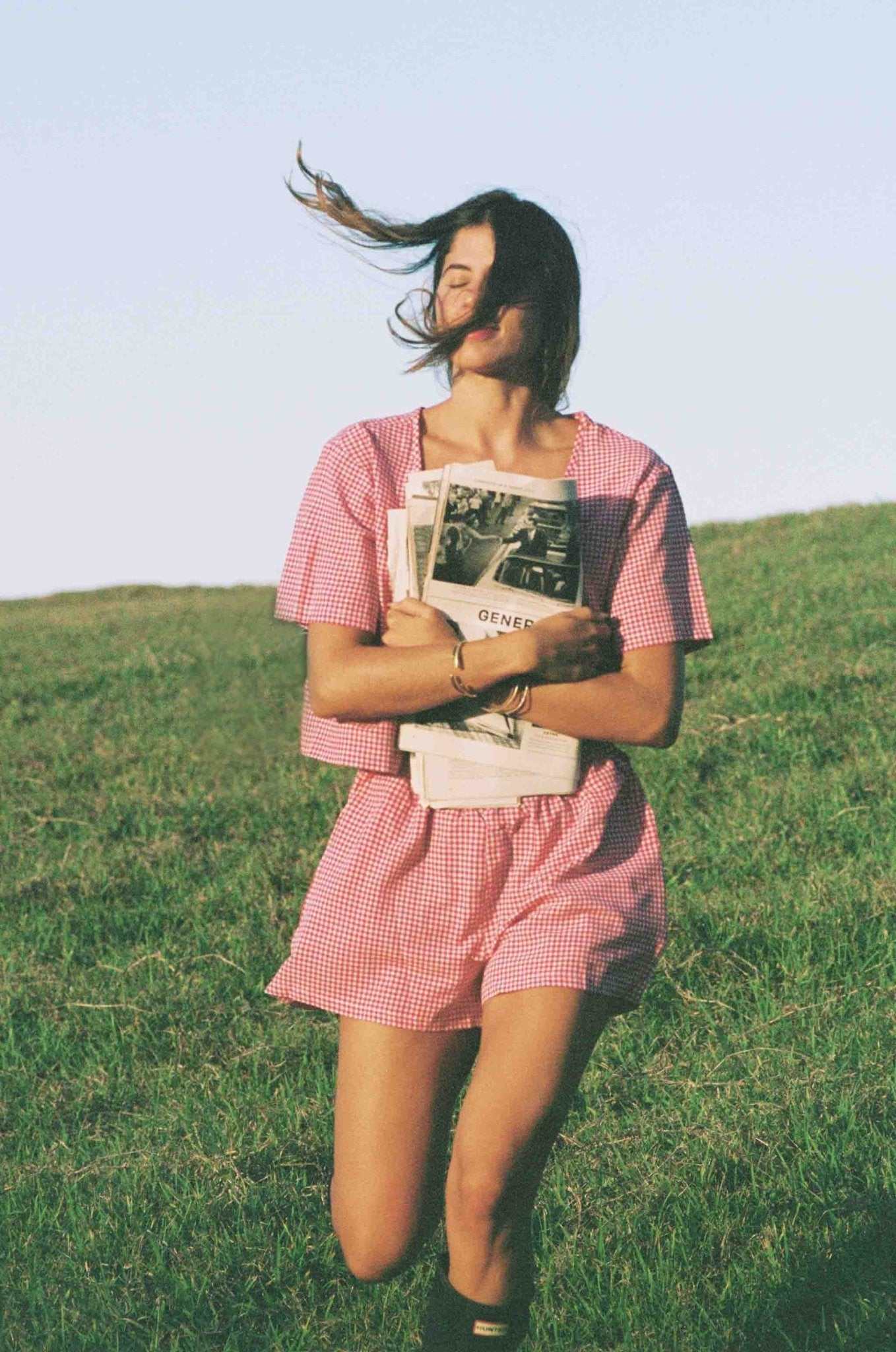 merritt charles – Conjunto de top e calções (roupa NÃO Casual) – Mulher por atacado – O Conjunto Dylan - Conjunto de Xadrez Vermelho e Branco3