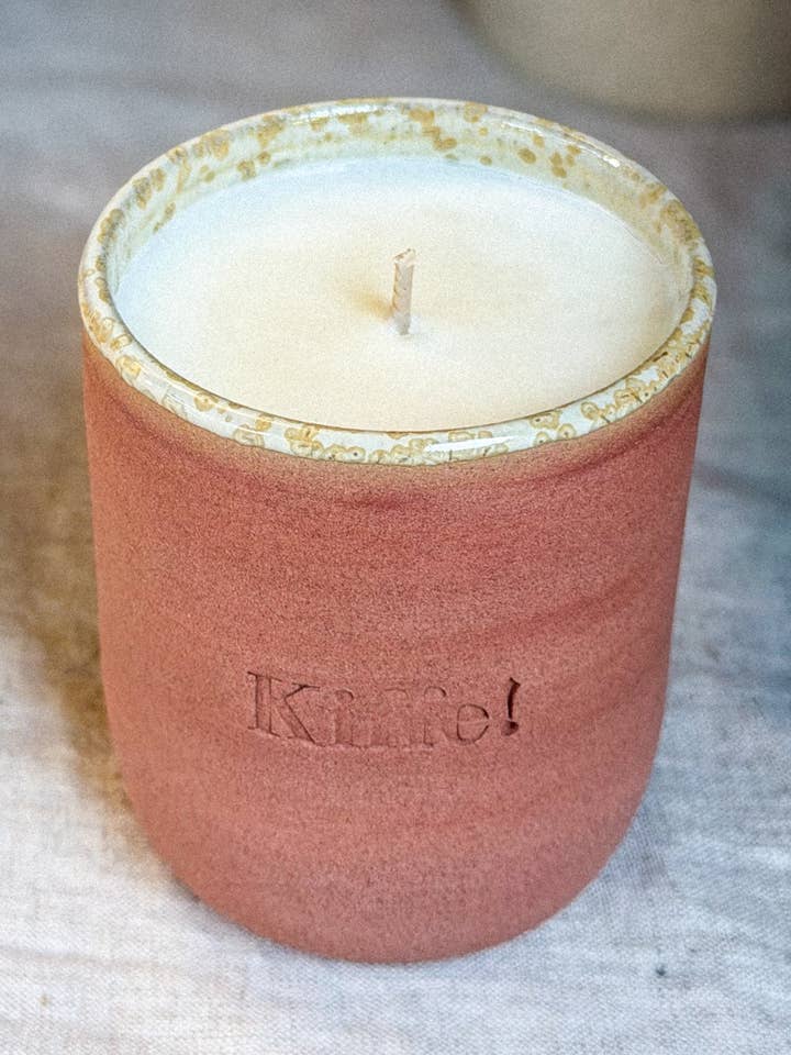 Duftlys Rødt træ (hasselnød 🌰og 🌲virginia cedertræ) for engroshandel hos Laëtitia Fauchere