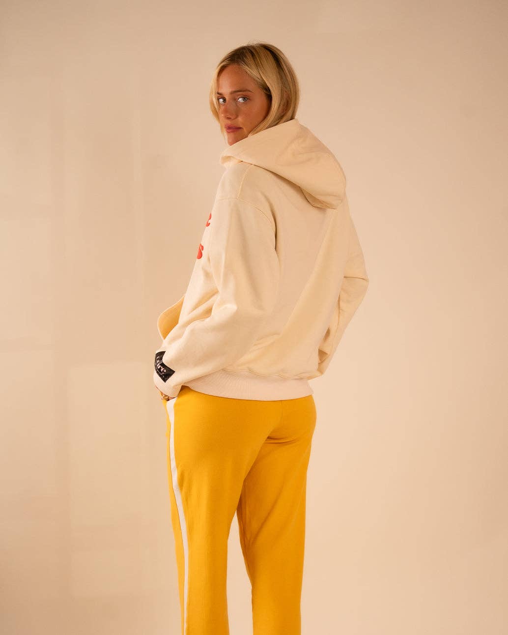 Ivoire (MARGE ÉLEVÉE) Sweat à capuche Hendrix I Miss The Old Days en vente sur Faire3