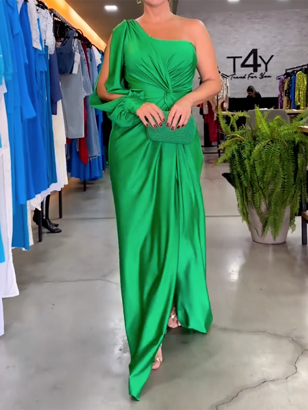 VERT Robe longue asymétrique en satin à manches longues et une épaule en vente sur Faire1