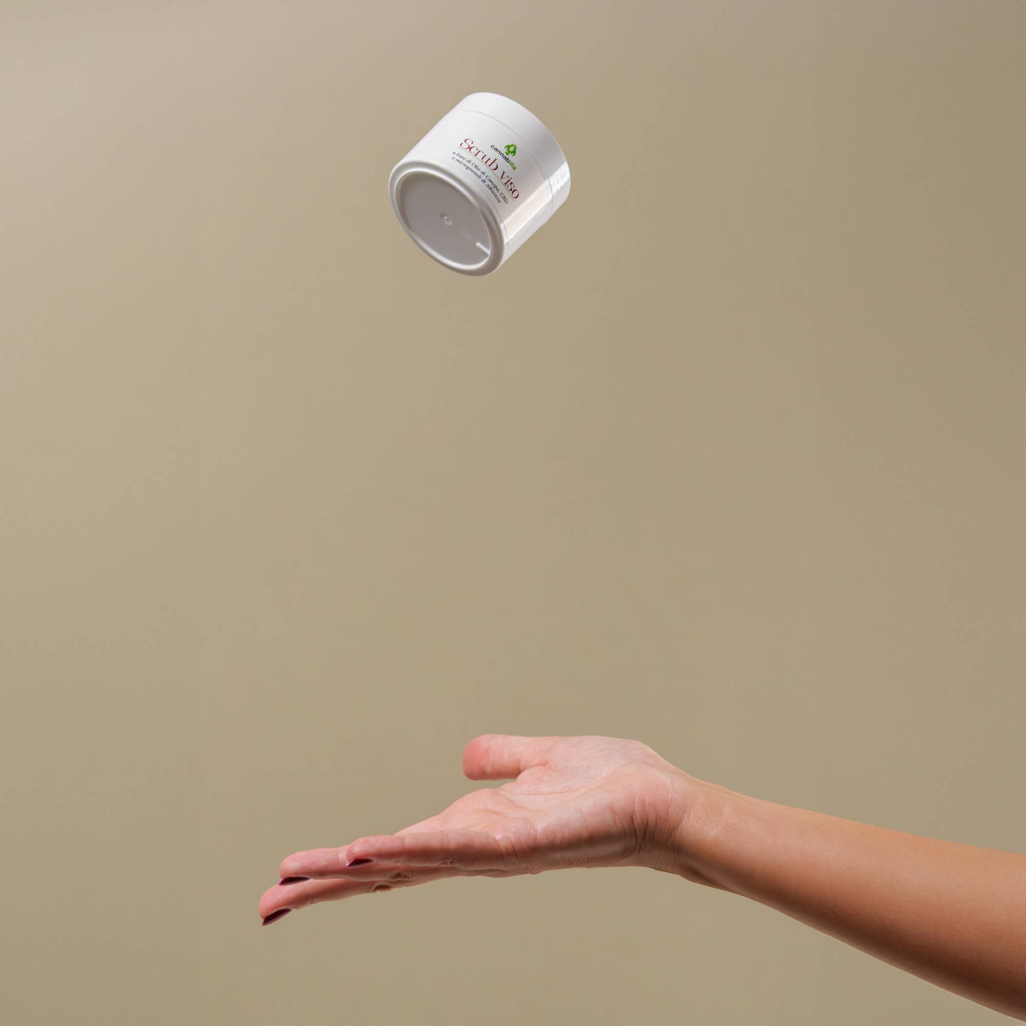 Cannabilla - Venta al por mayor Exfoliantes faciales - Exfoliante facial con aceite de semillas de cáñamo2