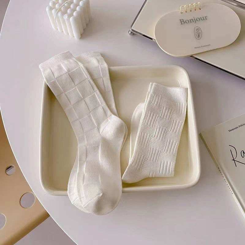 Gohobi （We cover U.S. import duties） – wholesale Socks – Women's – Creamy Bliss Vertical Striped Piles - JK Style Mid-Calf Socks7