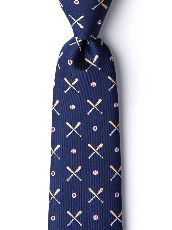 Cravate de baseball Batter Up - Cravate Alynn en soie bleu marine pour la vente par Alynn