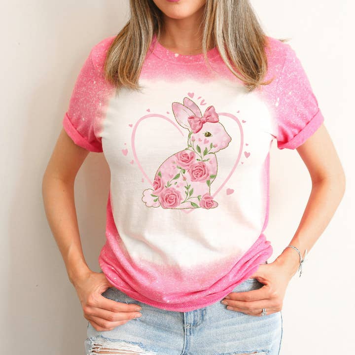 T-shirt de Pâques avec lapin cœur floral pour la vente par Hello Gorgeous Apparel