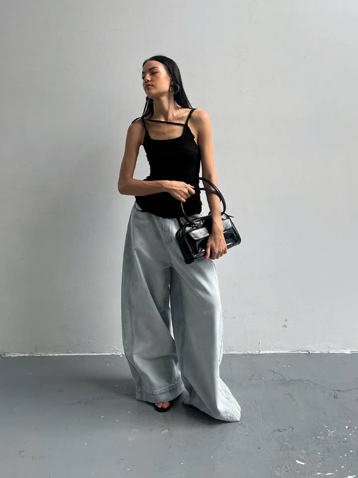 Nero Lamin - Canotta nera con spalline in vendita all'ingrosso su Faire1