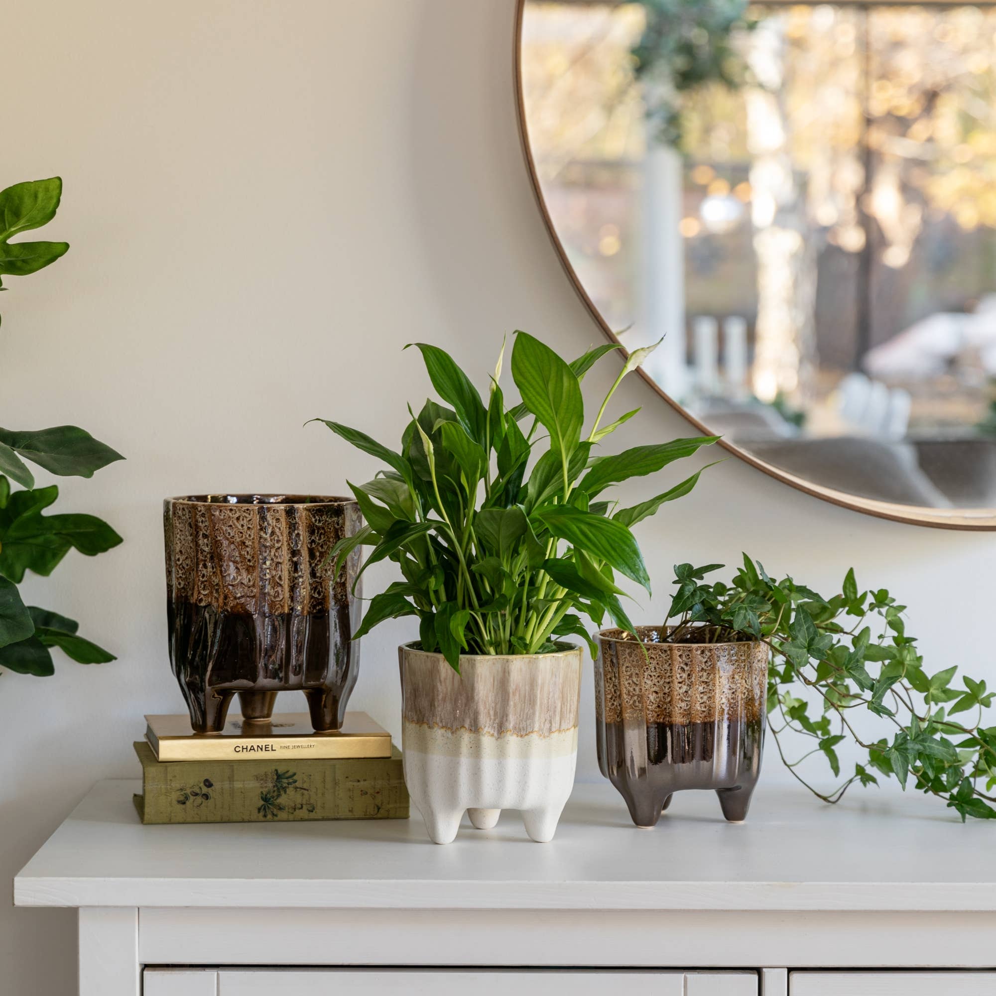 Ivyline – wholesale Indoor pot – Neve Earthenware 3 Leg Indoor Planter H19cm D17cm2