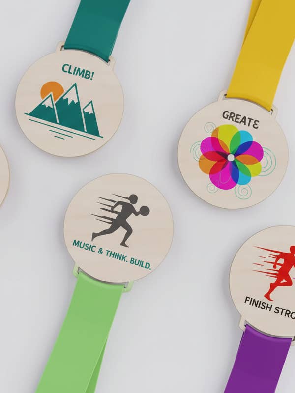 Reklame træmedalje med personligt præg for engroshandel hos ATELIER MFK