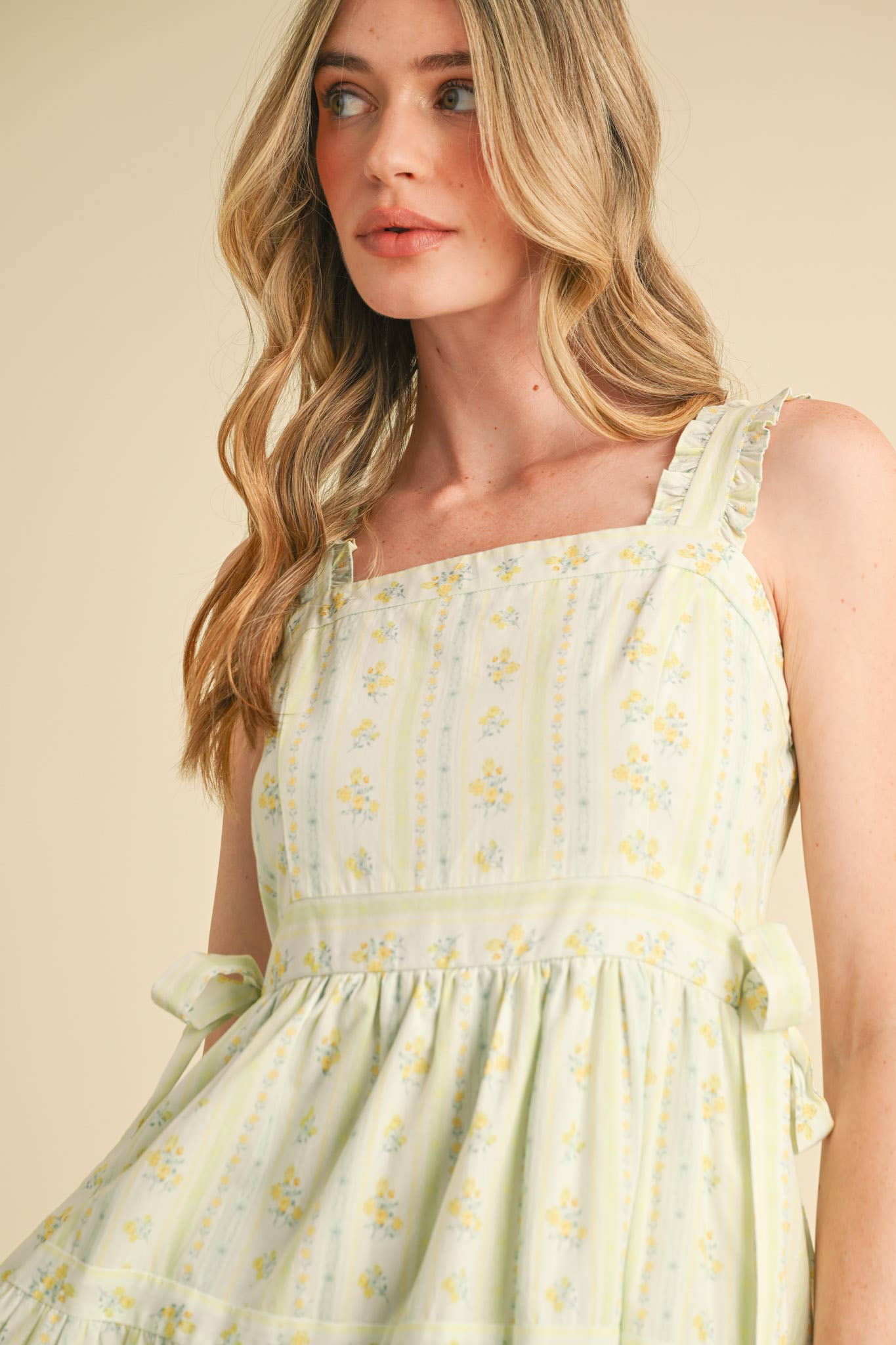 &MERCI - Wholesale Dress - Women's - RUFFLED STRAP FLORAL MIDI DRESS WITH SIDE TYING BOWS MDR358626