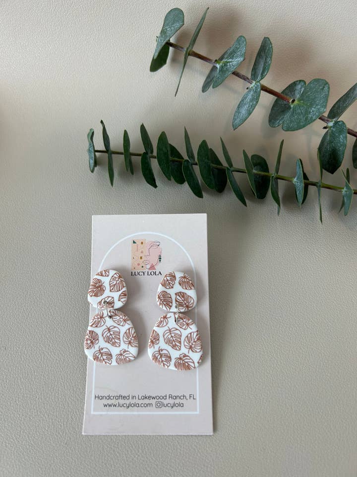 Monstera Printed Pebble Drops - Siena su bianco per la vendita all'ingrosso da parte di lucylola