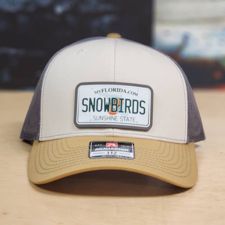 Casquette de camionneur Florida Snowbirds - Chapeau en maille beige/tan pour la vente par Knot Creatives