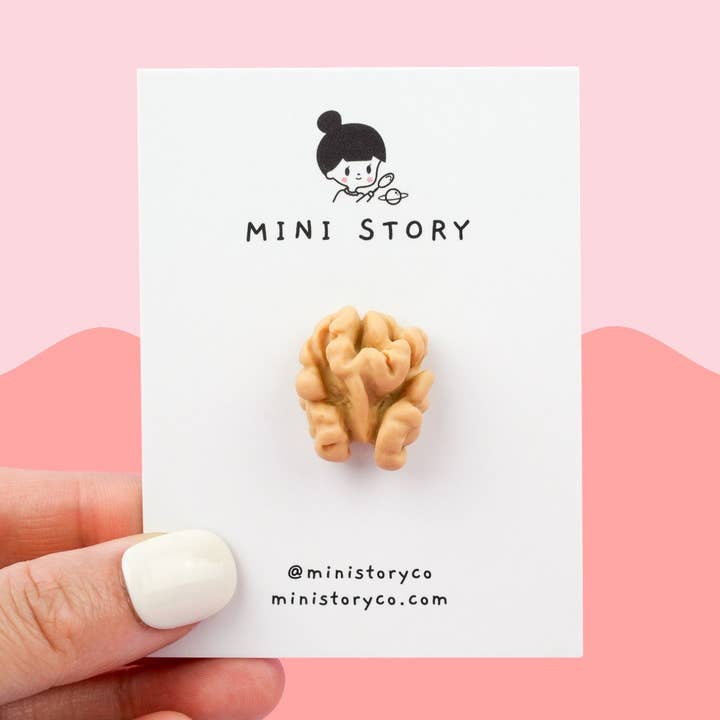 Épingle en noyer pour la vente par Mini Story Co