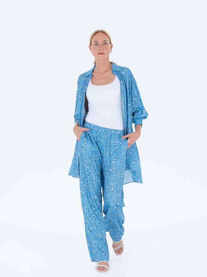 Pantalon en satin à motifs cachemire pour la vente par Shiva Diva