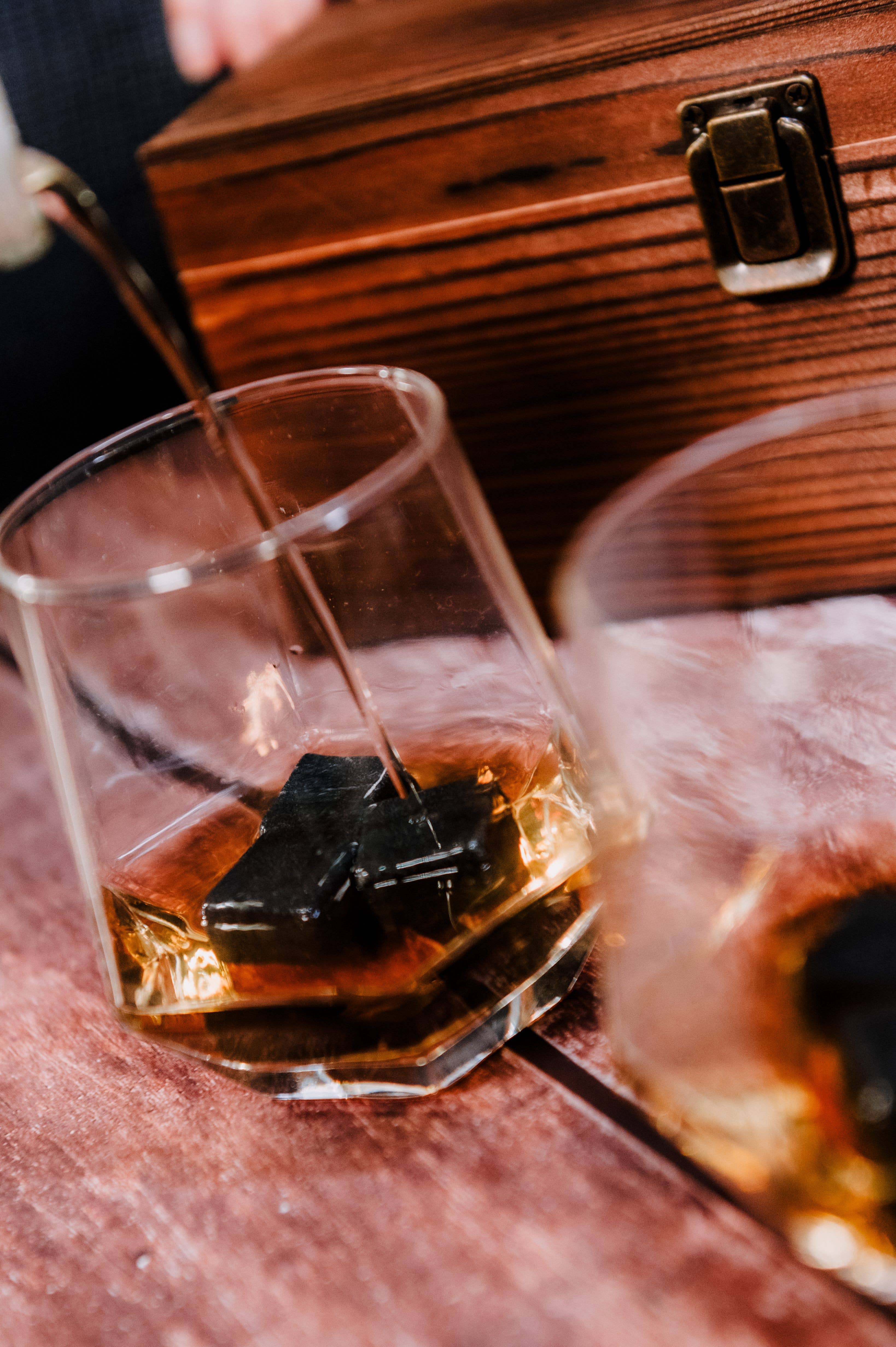 Vin Bouquet (Find It Import & Export Sl) – Kit de bebidas DIY por atacado – Conjunto de Whisky em Caixa de Madeira, 6 Cubos de Pedra5