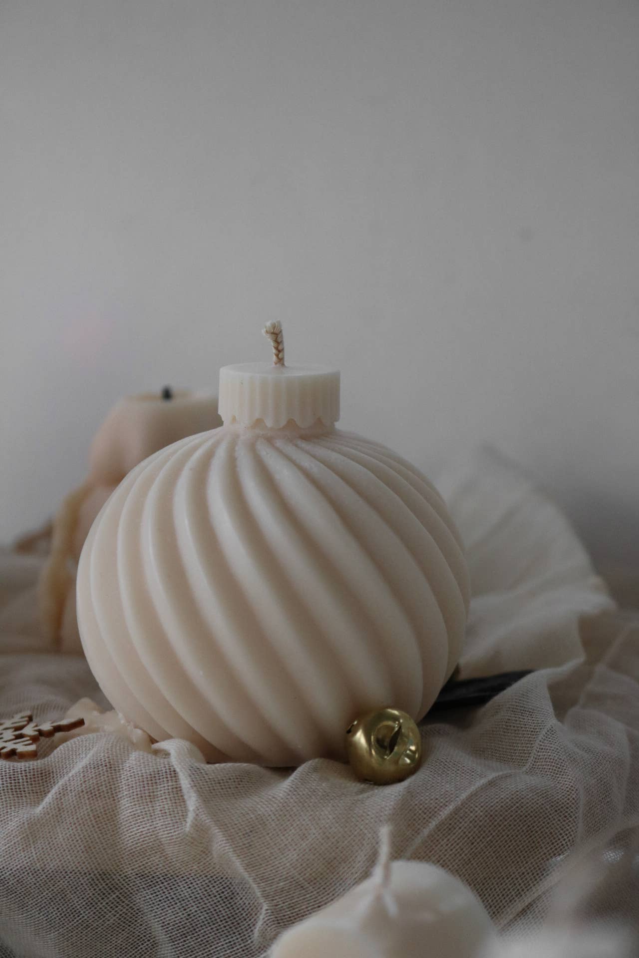 Mae Fleur - Wholesale Novelty Candle - Large Bauble Candle1