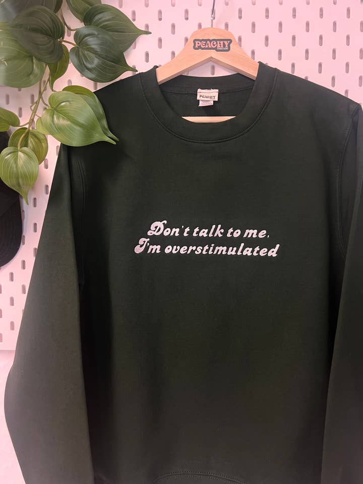 Ne me parle pas, je suis surstimulé. pour la vente par Peachy Threads