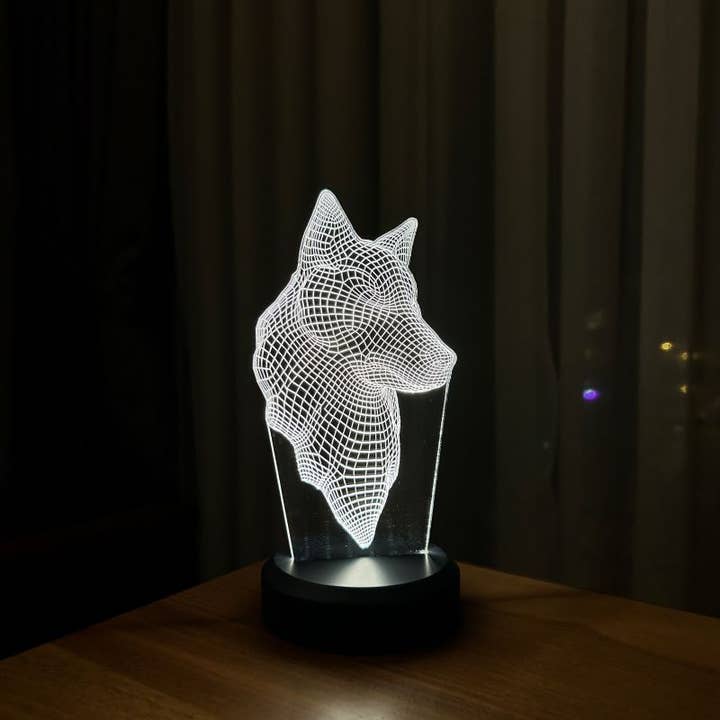 STUDIO BYLAMP – wholesale Accent-/skrivbordslampa – Wolf Head Led Lampa | Dagsljus Färg Trä