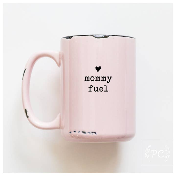 Carburant de Maman | Tasse en céramique pour la vente par Prairie Chick Prints