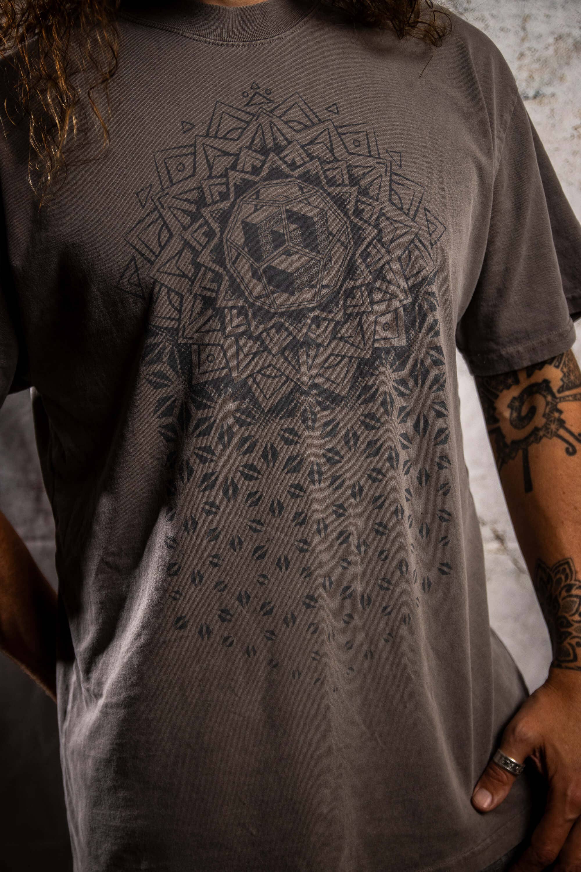 Art of Zig - Wholesale Screen printed t-shirt – unisex - FADING OF TIME Grey Heavy Faded T-Shirt4