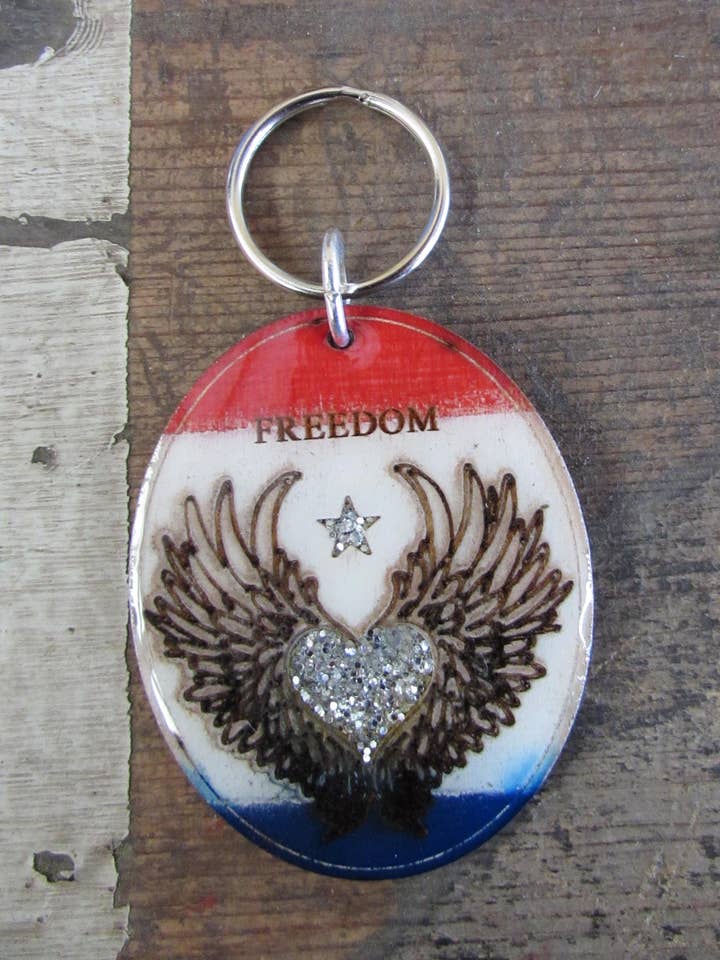 Porte-clés Freedom a Wings pour la vente par The Dainty Diva Jewelry