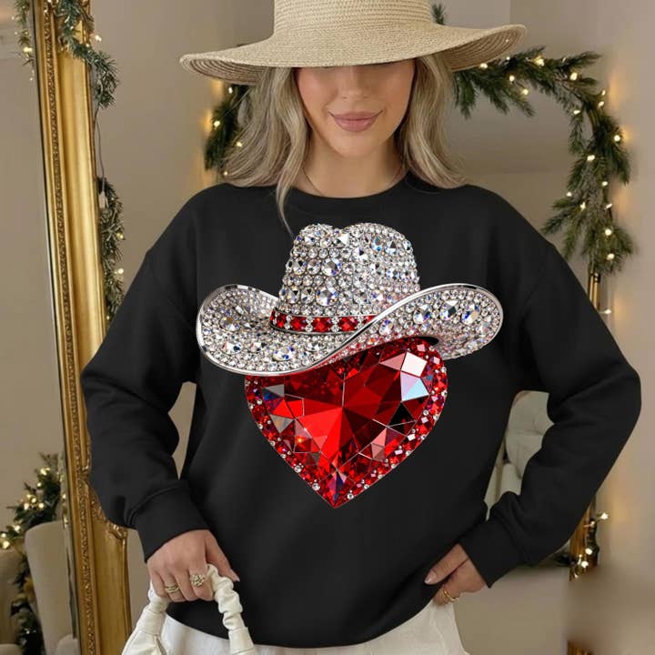 T-shirt Cœur de la Saint-Valentin Occidental, Chapeau de Cowgirl Rouge en Faux Strass pour la vente par NVC Ecommerce LLC