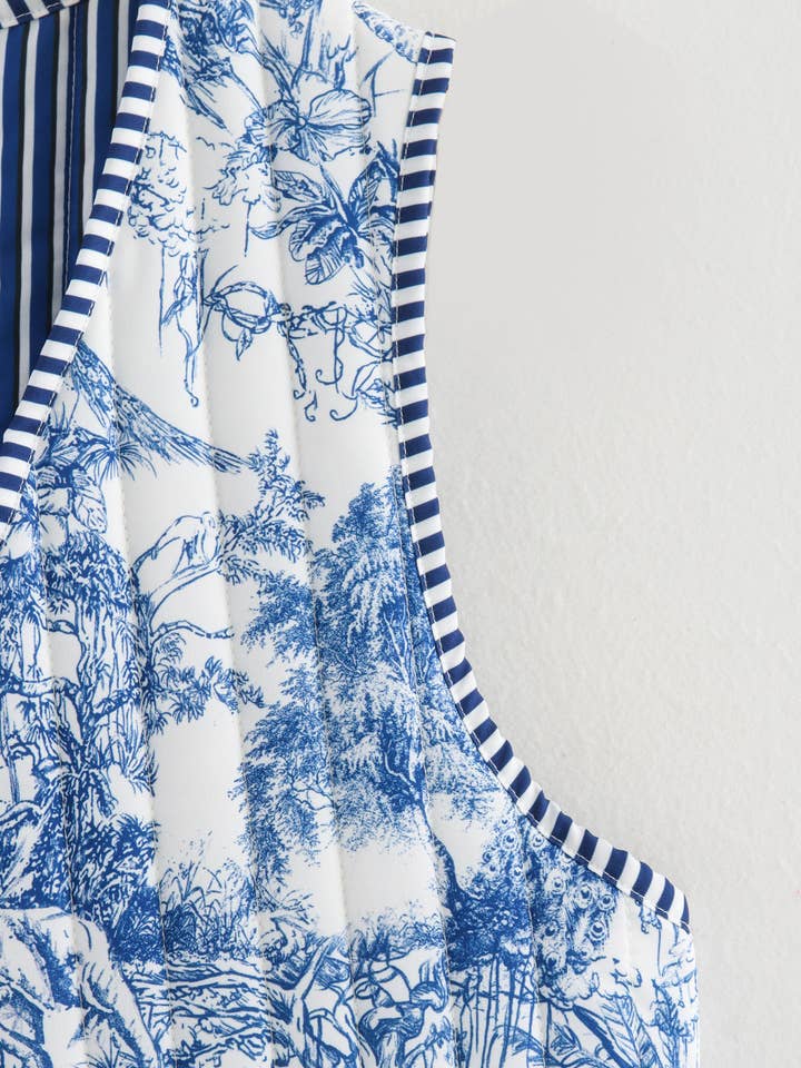 Rosa Clothing - Wholesale Outerwear Vest - Women's - Oriental porcelain printed Tie front Floral quilted vest10