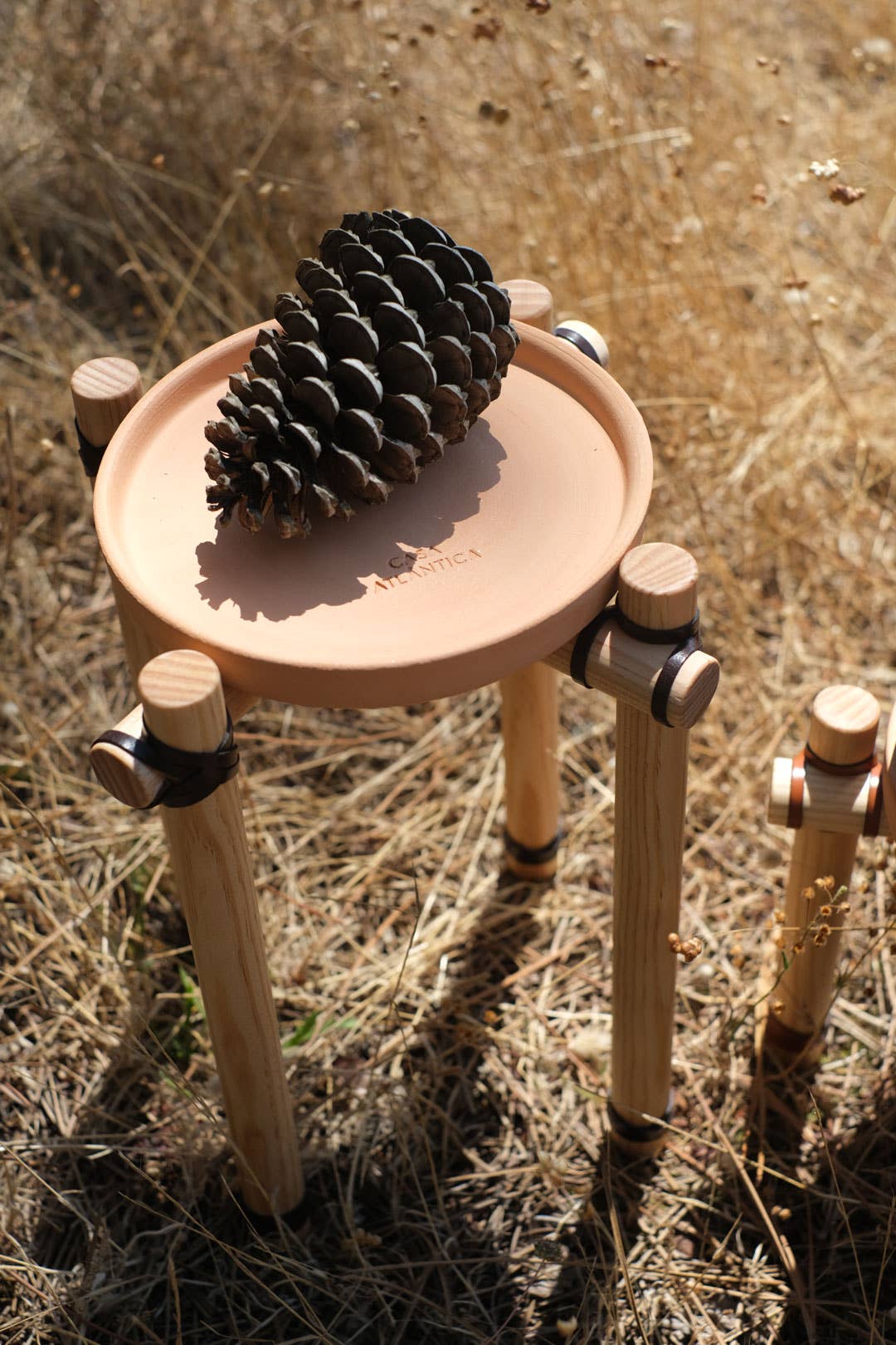 Casa Atlântica - Wholesale Plant Pot Stand - Wood and leather plant pot holder M6