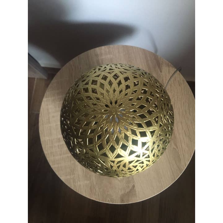 marrakeshop – Engroshandel Skrivebordslampe – Marokkansk håndlavet rund bordlampe i graveret messing1